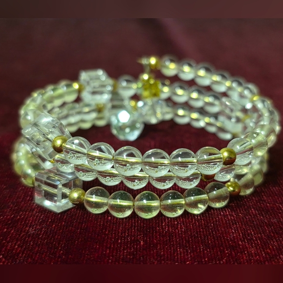 UV Reactive Glowing Yellow and Clear Glass Beaded Bracelet - Picture 2 of 9